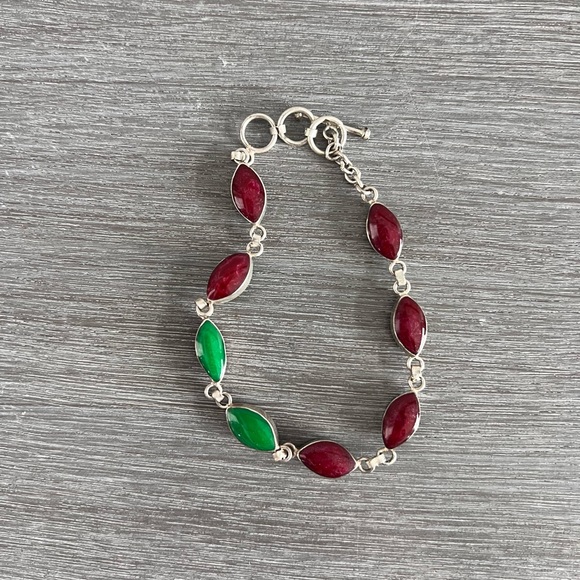Bohemian double sided red and green bracelet - Picture 1 of 5